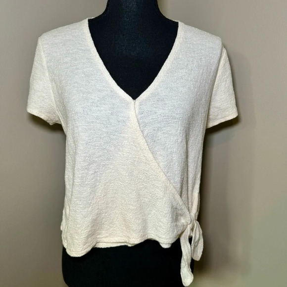Madewell Texture & Thread Wrap/Tie‎ Top Ivory Size M V-neck Short Sleeves - Picture 4 of 4